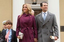 Con dâu của ông Trump nhập viện sau khi mở thư có bột trắng