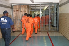 New York: Cấp máy tính bảng miễn phí cho toàn bộ 51.000 tù nhân