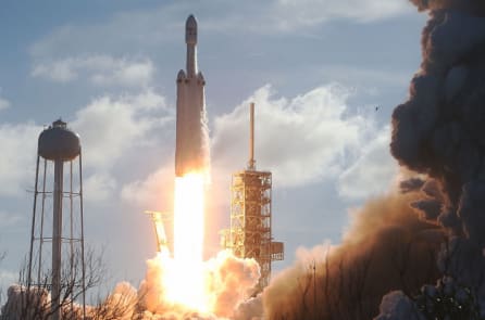 SpaceX phóng thử thành công tên lửa Falcon Heavy mạnh nhất từ trước tới nay (video)