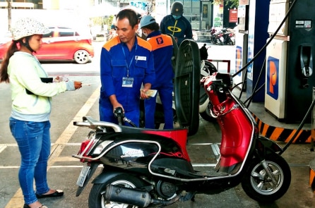 Tăng thuế xăng dầu để bảo vệ môi trường – Đằng sau một đề xuất gây suy giảm niềm tin