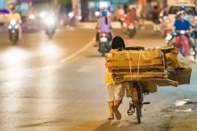 Lặng lẽ những mảnh đời mưu sinh (Ảnh)