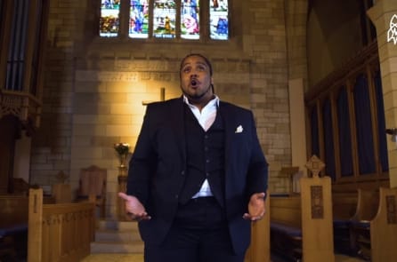 Vừa biểu diễn opera ở những nhà hát nổi tiếng thế giới, vừa làm công nhân vệ sinh