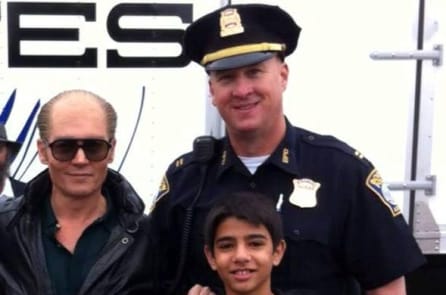 Cảnh sát trưởng Mỹ “bắt cóc” 2 mẹ con khiến họ cảm động bật khóc