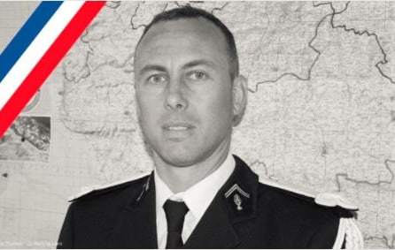 Sĩ quan cảnh sát Pháp hy sinh sau khi xin thế chỗ cho một con tin