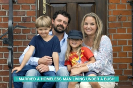 Chuyện tình lãng mạn của nữ nhà văn Thụy Điển và chàng trai vô gia cư Mỹ