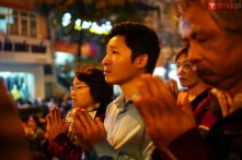 Hàng nghìn người tiếp tục chen lấn, vái vọng… cúng sao giải hạn