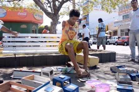 Người đàn ông Brazil không tay trở thành thợ thủ công khiến nhiều người kinh ngạc