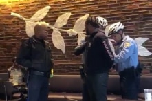 Starbucks: CEO xin lỗi, Chủ tịch thấy ‘xấu hổ’, sẽ ‘dạy dỗ’ lại nhân viên