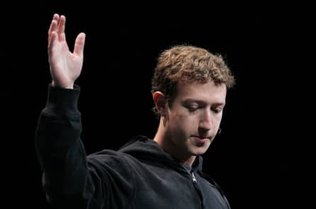 ‘Hầu hết’ người dùng Facebook bị rò rỉ thông tin, nhưng Zuckerberg sẽ không thay đổi nhiều