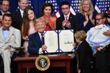 Trump ký luật cho phép bệnh nhân nan y được dùng liệu pháp thử nghiệm