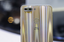 Bị cấm nhập linh kiện Mỹ, ZTE phải dừng sản xuất điện thoại thông minh