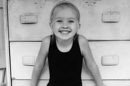 Con gái hỏi mẹ vì sao bố tự tử, người mẹ trả lời gây xúc động