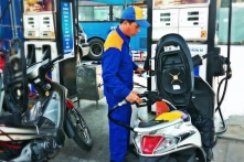 Lại tăng giá xăng thêm 320 đồng/lít từ 15h chiều 21/9