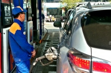 Giá xăng Việt Nam có thực sự thấp hơn nhiều nước?