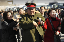 Mao Tân Vũ gây chú ý khi xuất hiện trở lại trong vai trò mới