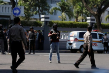 Indonesia: Gia đình 5 người đánh bom tự sát vào đồn cảnh sát