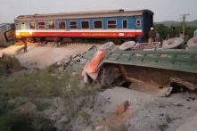 Vụ lật tàu hỏa: Tạm đình chỉ công tác hai nhân viên gác chắn