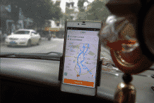 Quan chức Trung Quốc lái taxi kiếm tiền trong giờ làm việc khiến dư luận xôn xao