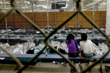 Chính sách biên giới của TT Biden đặt trẻ em nhập cư vào rủi ro bị lạm dụng