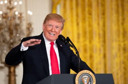 Tổng thống Trump dọa sẽ đánh thuế lên toàn bộ hàng Trung Quốc