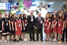 Dân Nga say World Cup, chính phủ xúc tiến tăng thuế VAT, tuổi nghỉ hưu?