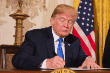2 năm rút khỏi 9 hiệp ước: Vì sao Trump làm thế?