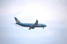 Xác định 21 khách thương gia, 155 khách phổ thông cùng bay với bệnh nhân thứ 17