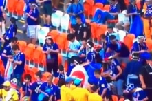 CĐV Nhật Bản ở lại nhặt rác sau trận thắng của đội nhà ở World Cup