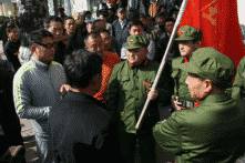 Trung Quốc: Cựu chiến binh Trấn Giang kháng nghị, chính quyền điều động xe tăng chờ lệnh