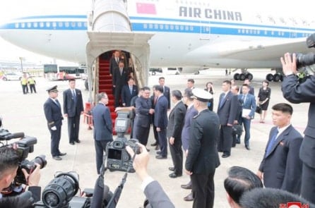 Vì sao Kim Jong-un luôn mang theo nhà vệ sinh riêng?