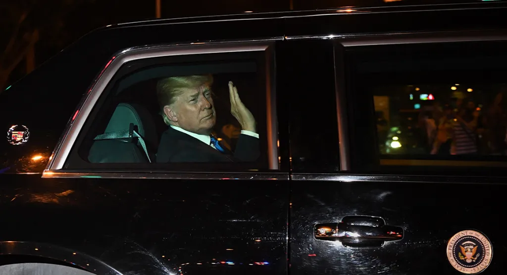 trump arrives in singapore