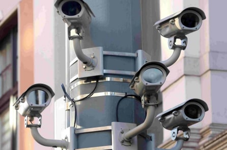 Camera Trung Quốc xuất khẩu trên thế giới có cửa hậu để làm gì?