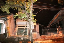 5 ngôi nhà ở Hòa Bình đổ xuống sông Đà