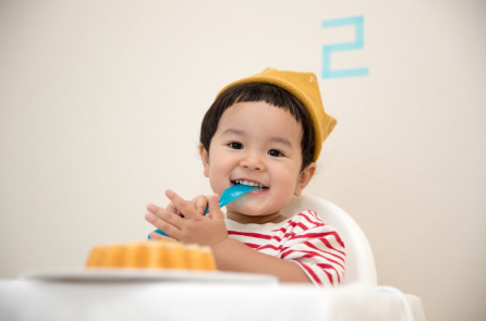 7 loại thực phẩm không có lợi cho sức khỏe của trẻ nhỏ