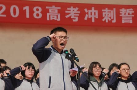 ĐCSTQ lợi dụng kỳ thi đại học để “nhồi sọ” học sinh