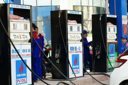 Nghịch lý Quỹ bình ổn dư ngàn tỷ đồng, giá xăng vẫn cứ tăng đều