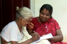 Cụ bà Ấn Độ 96 tuổi vẫn học tiểu học