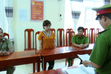 Khởi tố, bắt tạm giam bảo mẫu hành hạ trẻ em