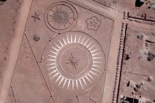 Người đàn ông tự xây dựng sân bay UFO cho người ngoài hành tinh