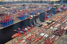 Các nhà lập pháp ĐCH: Xóa bỏ thuế quan thời Trump làm tăng sự phụ thuộc vào TQ