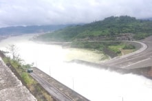 Thuỷ điện Hoà Bình mở thêm 01 cửa xả đáy