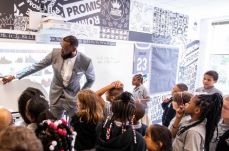 Ngôi trường ‘bao từ A tới Z’ của cầu thủ bóng rổ nổi tiếng LeBron James