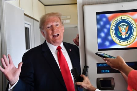Trump dọa đánh thuế toàn bộ hàng TQ, tùy thuộc thái độ của Bắc Kinh