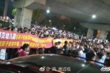 TQ: Biểu tình vì trường mẫu giáo dùng thực phẩm mốc và quá hạn