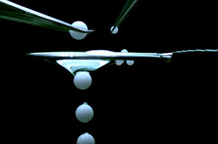 “Màng lọc ngược” cho phép hạt to đi qua, giữ lại hạt nhỏ