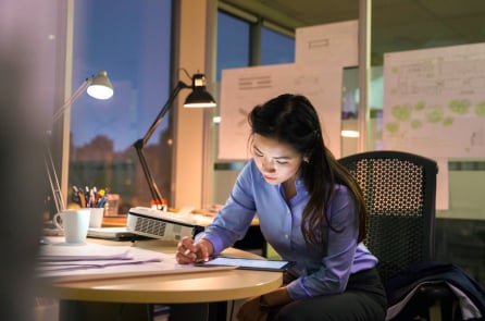 Thức khuya gây tổn hại cho sức khỏe như thế nào?