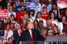 Trump nhận theo ‘chủ nghĩa dân tộc’, tỷ lệ tín nhiệm tiếp tục tăng