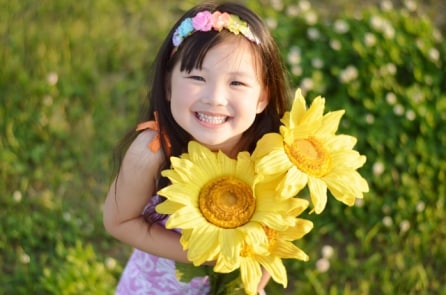 Một nụ cười có thể làm tan cả ngàn sự đau buồn