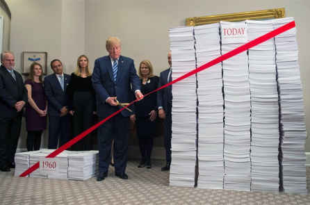 Trump tiết kiệm 33 tỷ USD, Obama thêm 245 tỷ USD chi phí hành chính