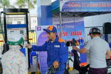 Giá xăng tăng lần thứ 3 liên tiếp: Mức tăng từ 440-490 đồng/lít